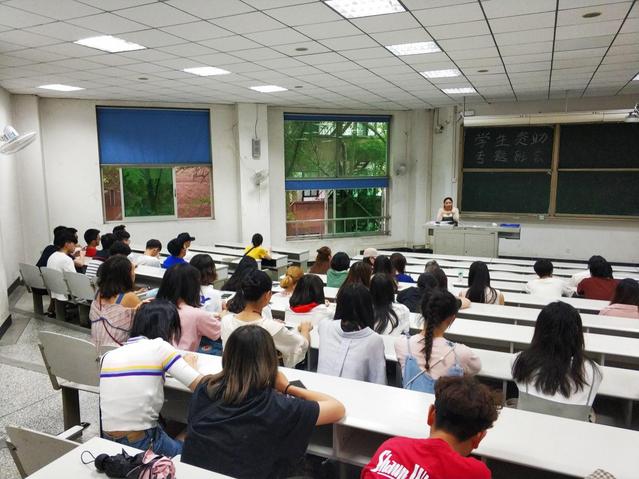 卢丽霞老师 6B307班会现场 卢丽霞老师 6B307班会现场