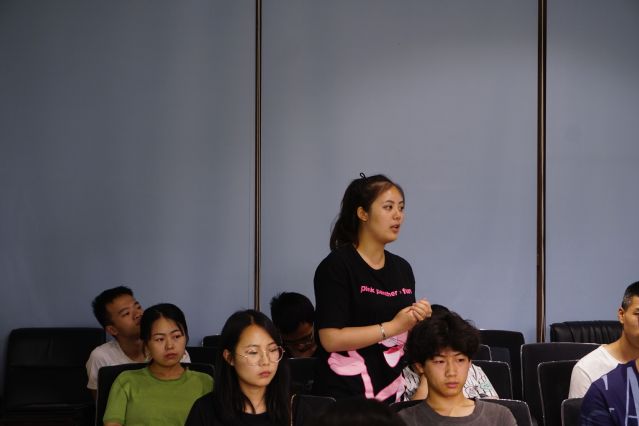 毕业生代表积极发言1 毕业生代表积极发言1