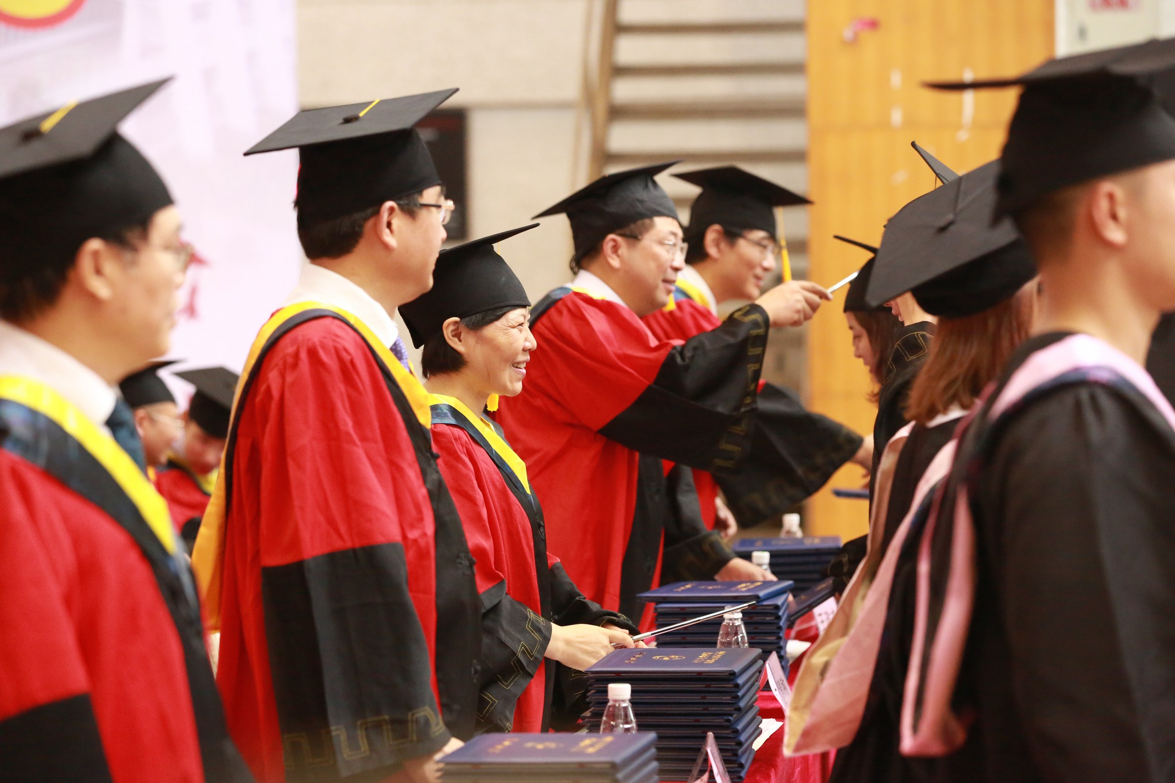 西華大學2015屆畢業典禮暨學位授予儀式隆重舉行