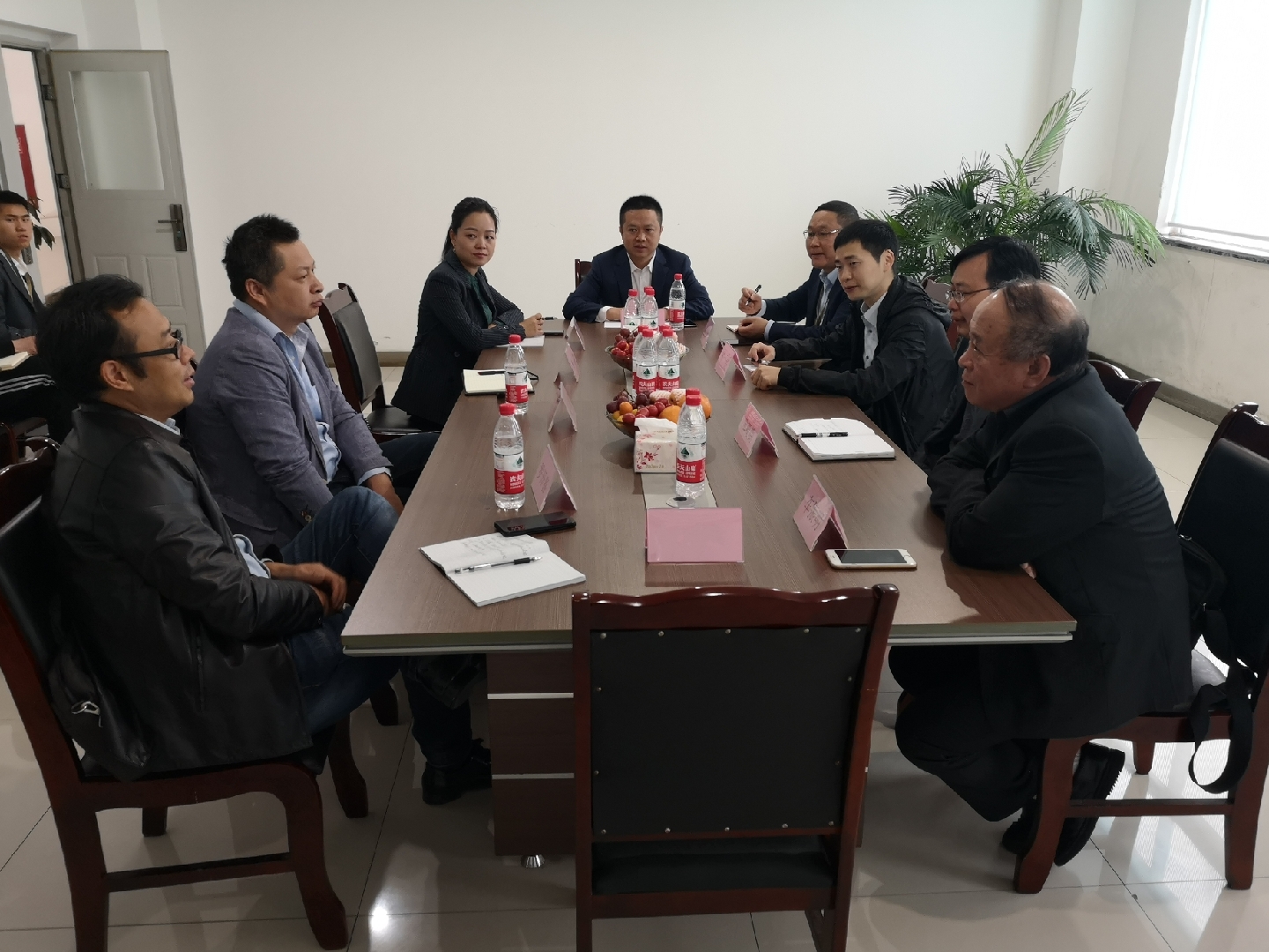 西华大学一行走进小龙坎集团生产园区深入推进校企合作