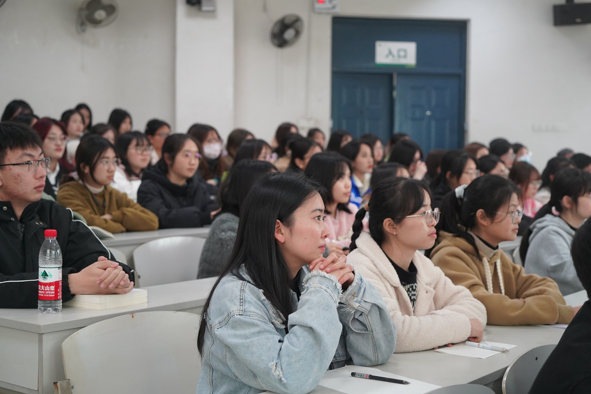 【主题班会】怎样才能不迷茫——校党委副书记张力参加学生主题班会