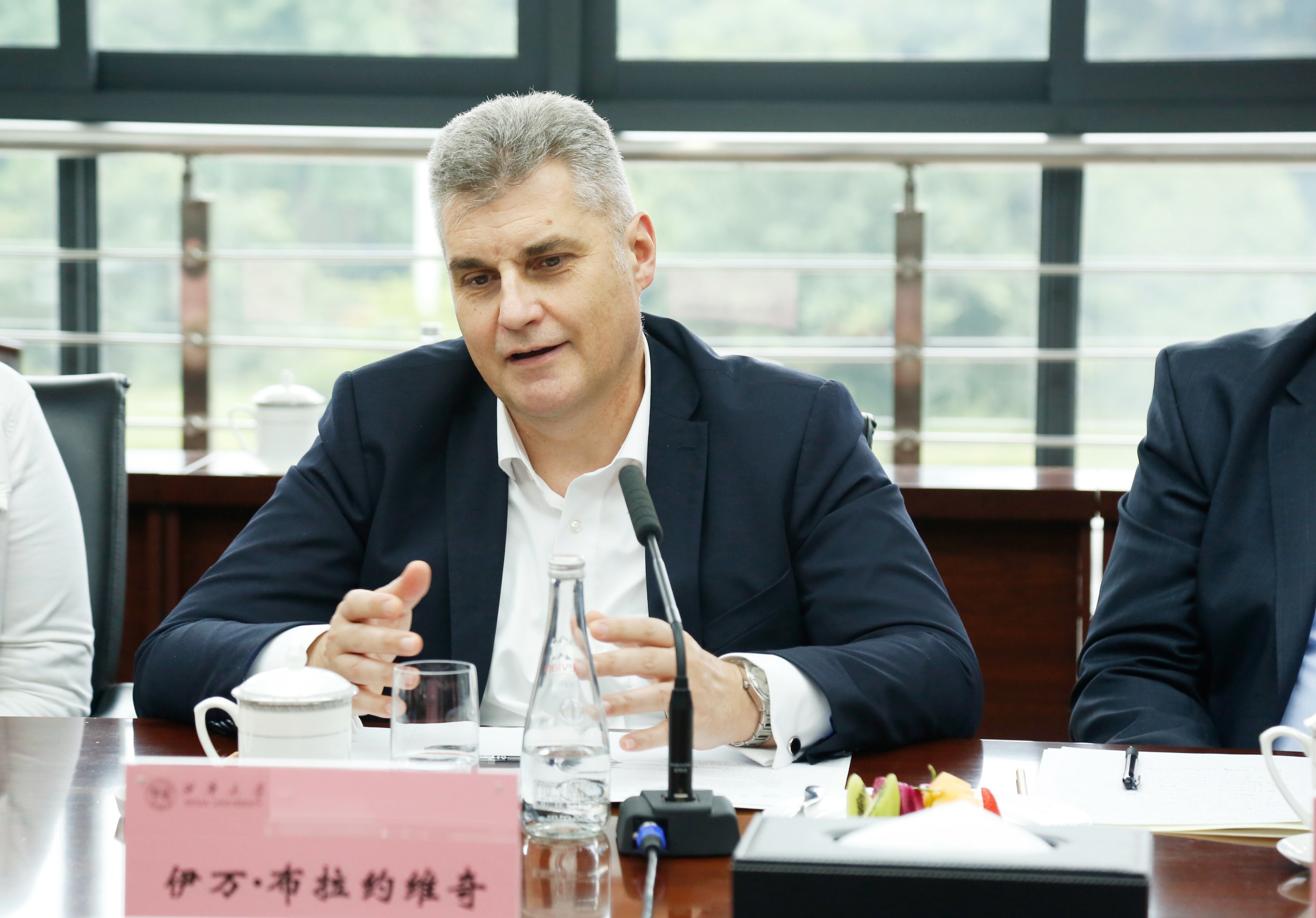 黑山共和国议长伊万·布拉约维奇一行来访我校